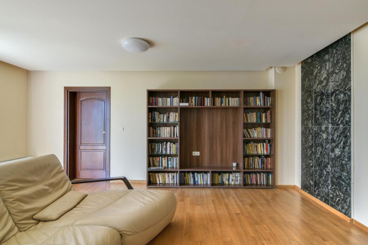 Central Flat With Monster Living Room Varna Exterior photo