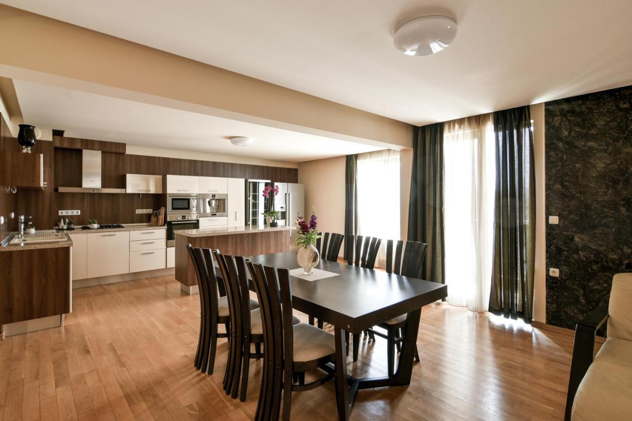Central Flat With Monster Living Room Varna Exterior photo