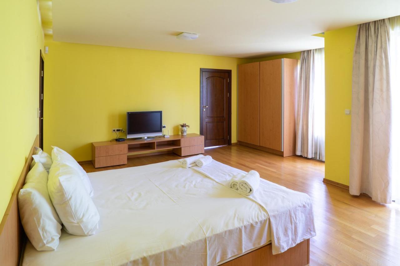 Central Flat With Monster Living Room Varna Exterior photo